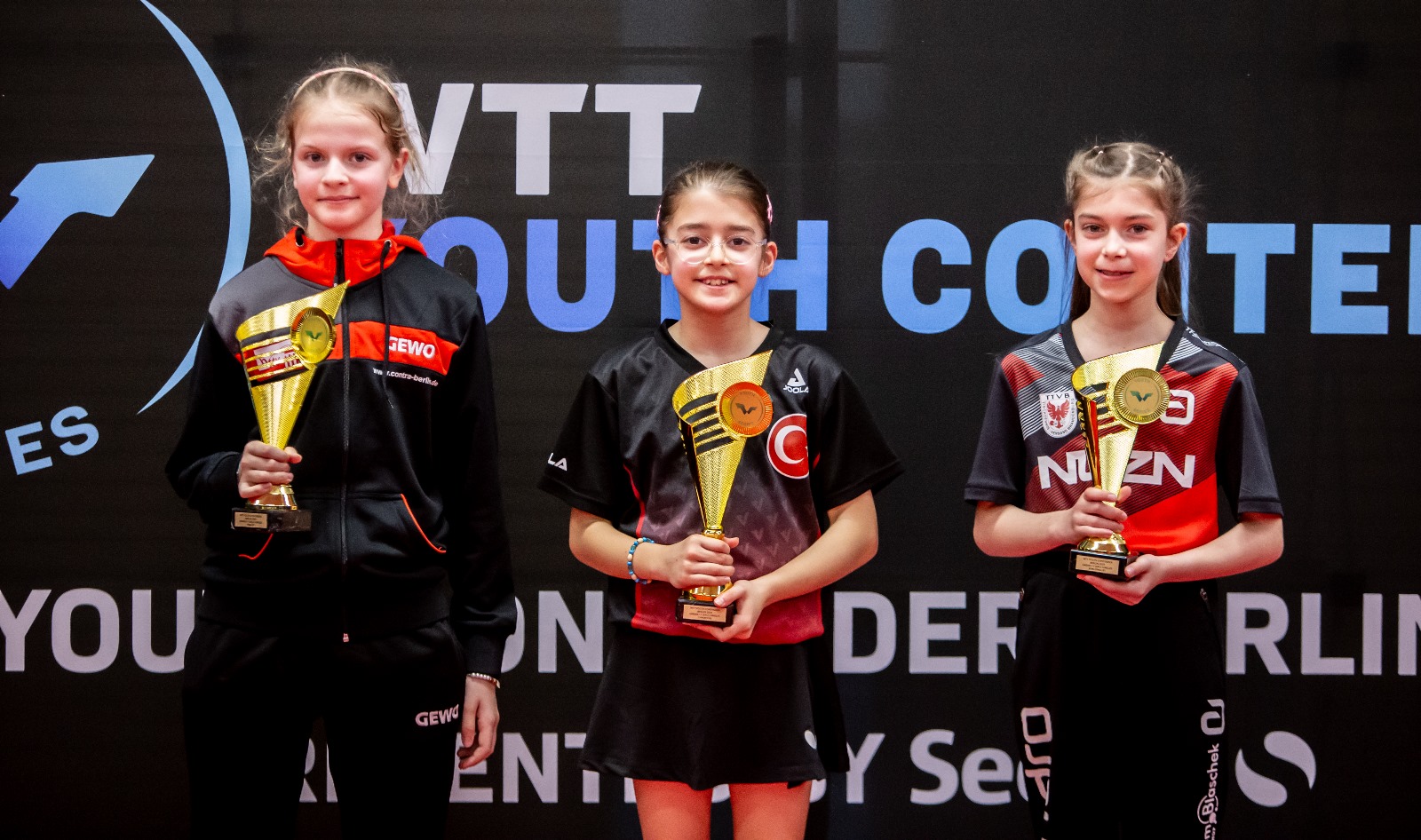 Mira erreicht den 3. Platz beim WTT Youth Contender!